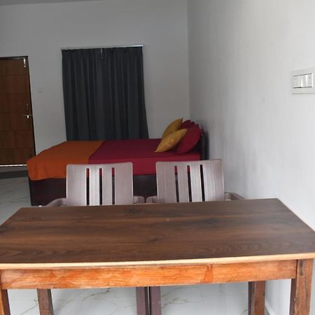 Gundappa Cafe Gokarna Kudle Beach Exteriör bild
