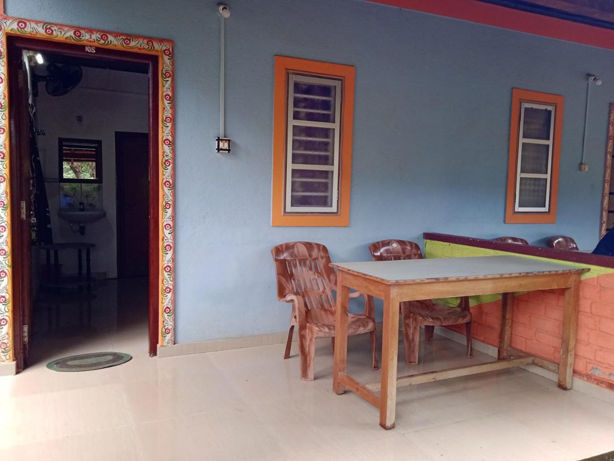 Gundappa Cafe Gokarna Kudle Beach Exteriör bild