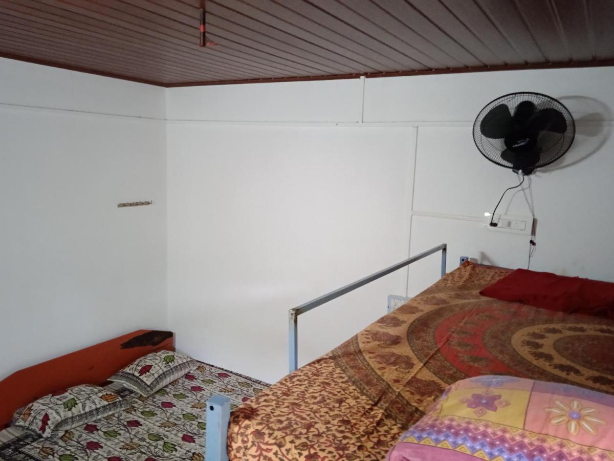 Gundappa Cafe Gokarna Kudle Beach Exteriör bild