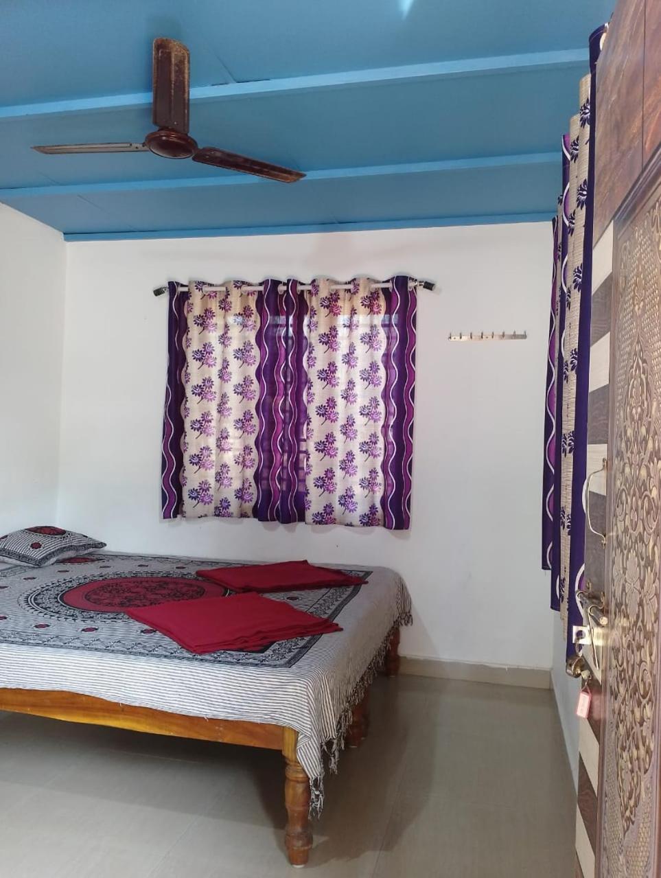 Gundappa Cafe Gokarna Kudle Beach Exteriör bild