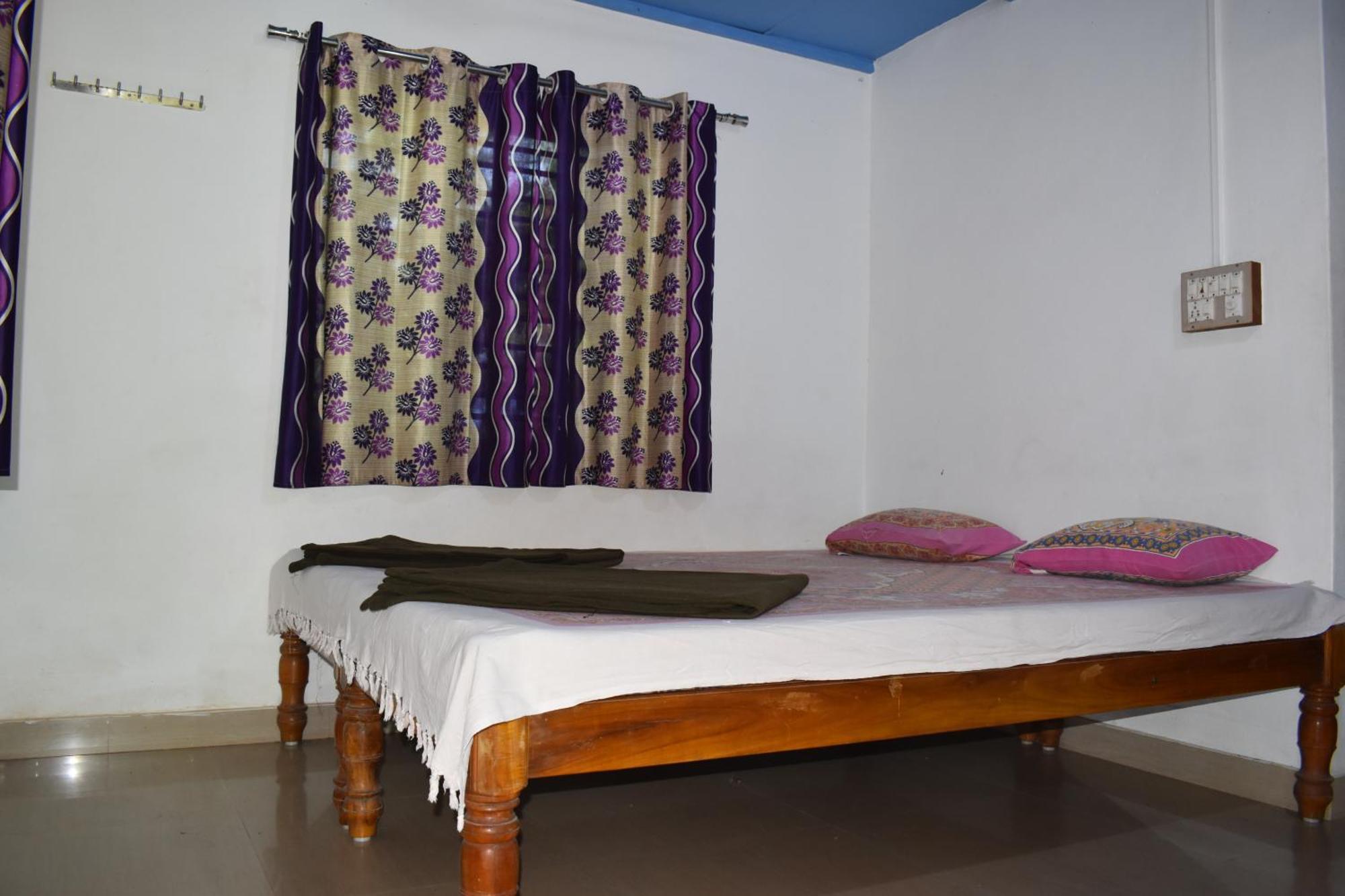 Gundappa Cafe Gokarna Kudle Beach Exteriör bild