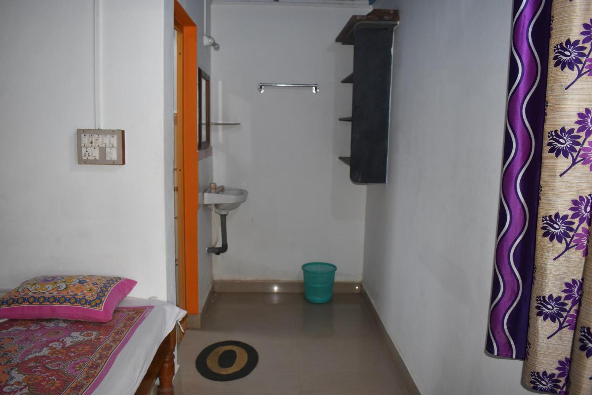 Gundappa Cafe Gokarna Kudle Beach Exteriör bild