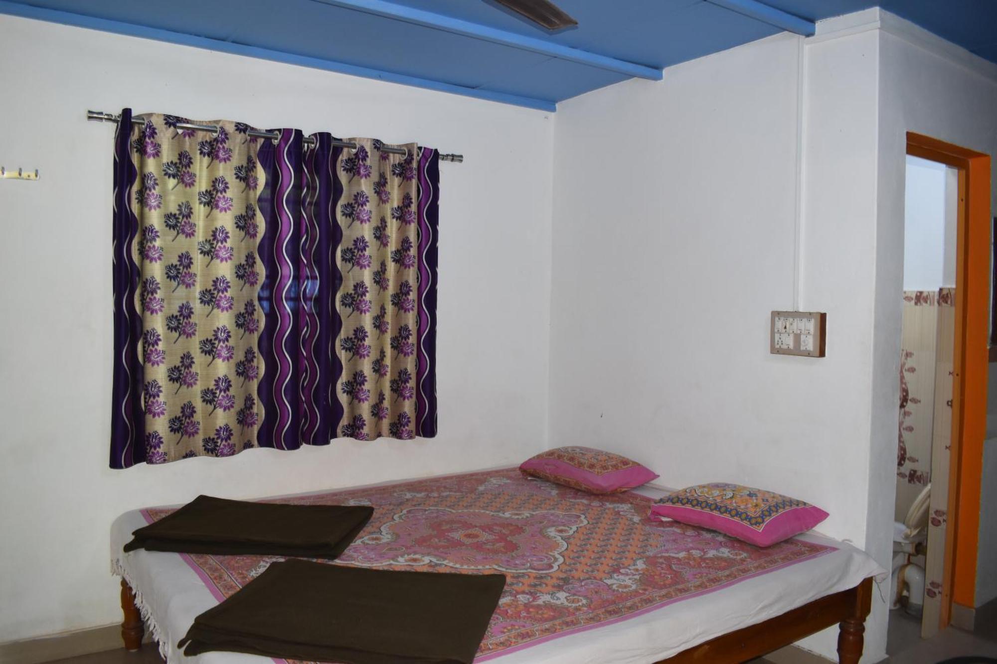 Gundappa Cafe Gokarna Kudle Beach Exteriör bild