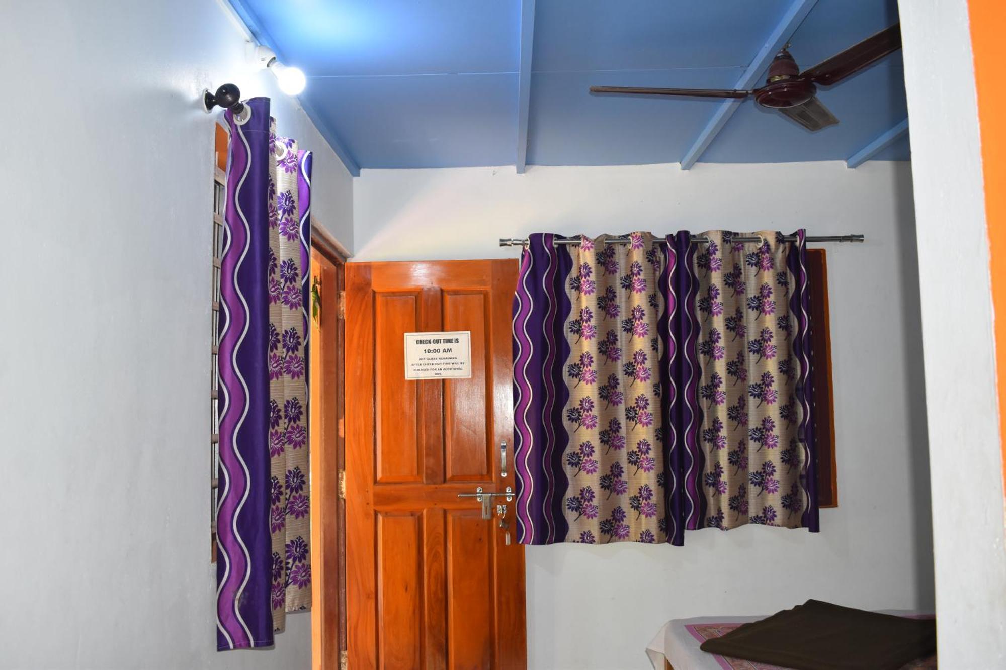 Gundappa Cafe Gokarna Kudle Beach Exteriör bild